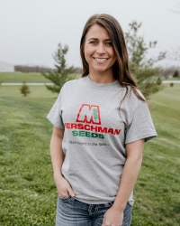 Girl wearing a grey Merschman Seeds shirt.